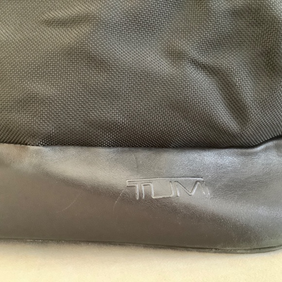Tumi Weekender Tote Black Ballistic Nylon and Leather handles - Picture 2 of 10